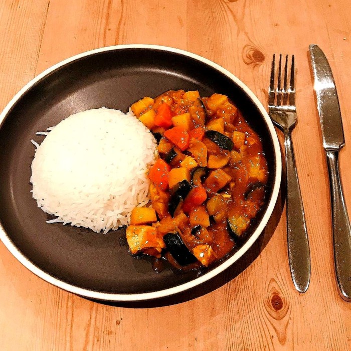 

gr011ttr Ottogi White Rice Cooked 210G Korean / Nasi Putih Instant Korea Panas - White Rice Sv012Ss