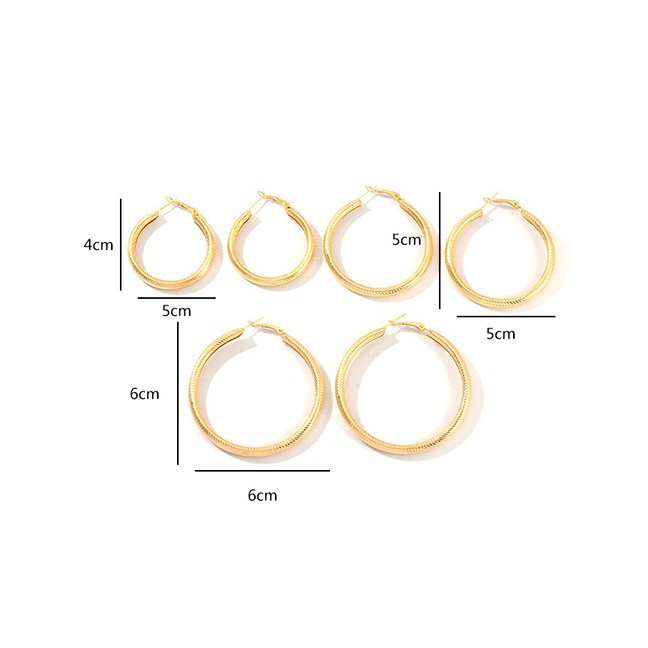 LRC Anting Tusuk Fashion Gold Circle Size C-shaped Earrings D46779