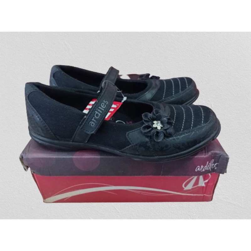 Sepatu Anak Perempuan Hitam Ardiles / Sepatu sekolah anak perempuan