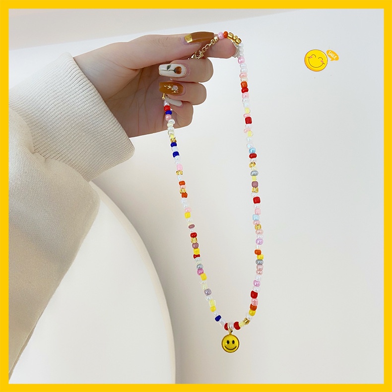 Kalung Rantai Dengan Liontin Kartun Smiley Asimetris Untuk Wanita