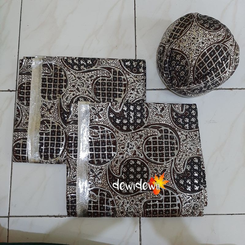 Sepasang Jarik + Blangkon Pengantin, Motif Truntum Keong