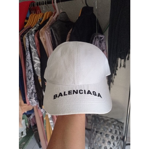 Topi second brand Balenciaga