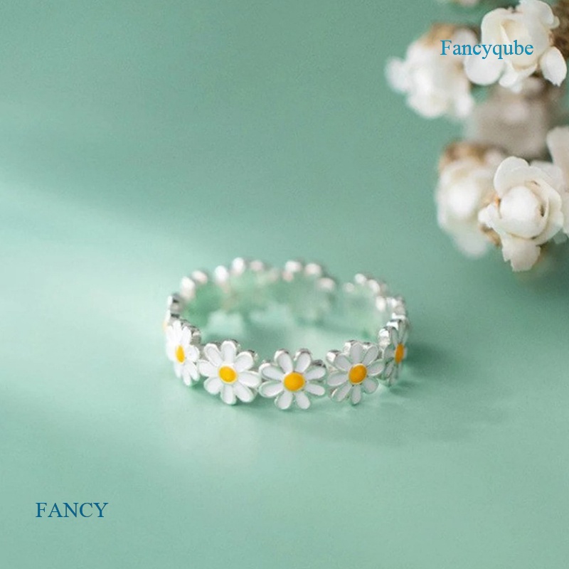 Cincin Model Terbuka Desain Bunga Daisy Kecil Dua Warna Untuk Wanita