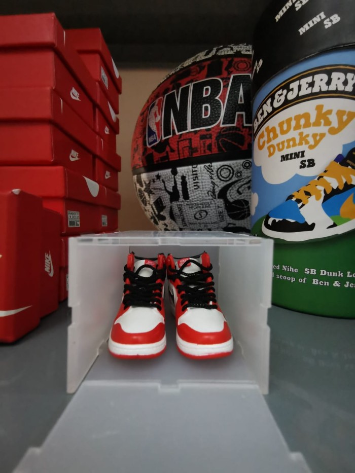 DISPLAY BOX PUZZLE SNEAKERS KEYCHAIN MINIATUR