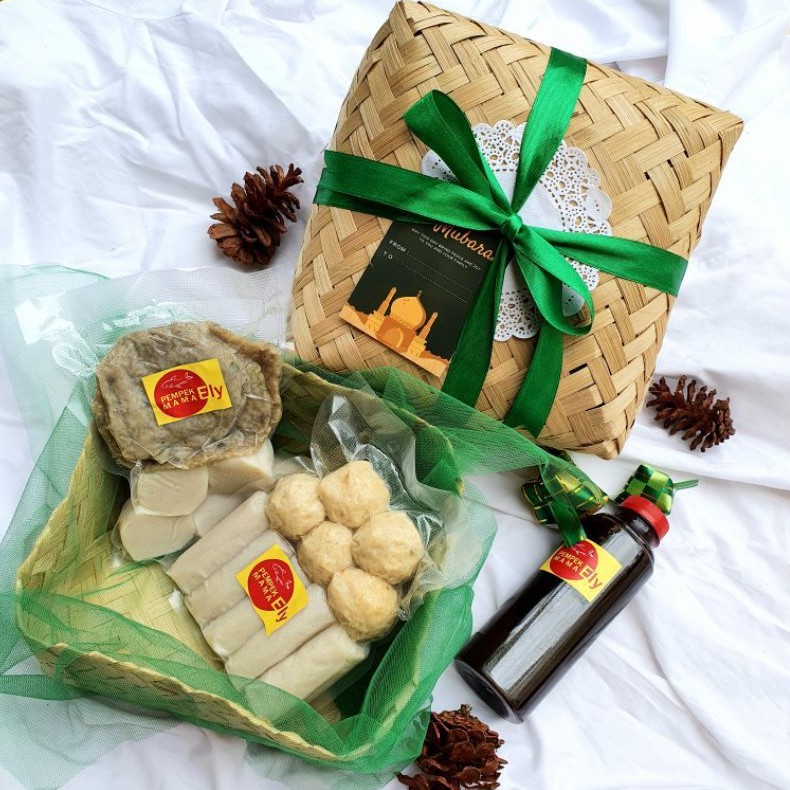 

HAMPERS LEBARAN / PARSEL IDUL ADHA /Lebaran hampers / Hampers Pempek Enak ikan tenggiri Asli HALAL / Hampers Buka Puasa