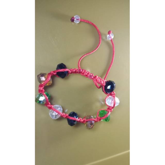 Gelang tali merah warna warni