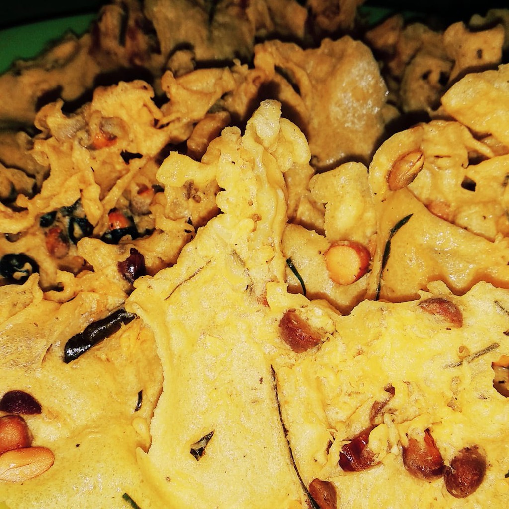 

REMPEYEK KACANG TANAH KHAS PONOROGO RENYAH TAHAN LAMA