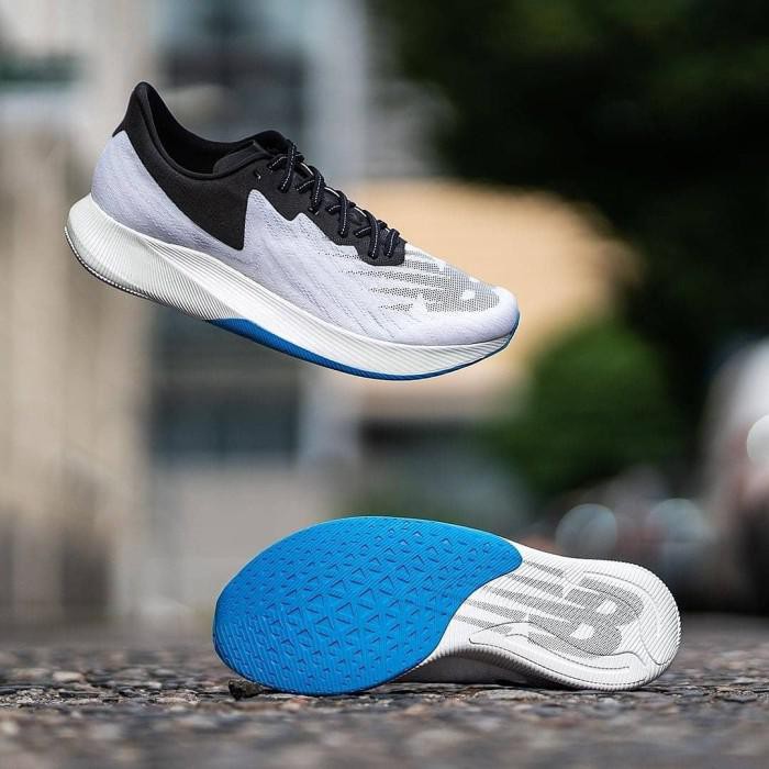 Olahraga / New Balance Fuelcell Tc · A Carbon-Fiber Plate - 42