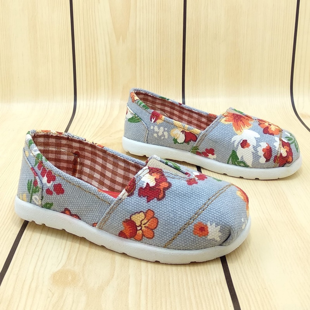 Sepatu Couple Ibu dan Anak Perempuan Flat Motif Bunga Usia 1 2 Tahun - Dewasa Size 36 - 40 Simple Ringan Dan Nyaman