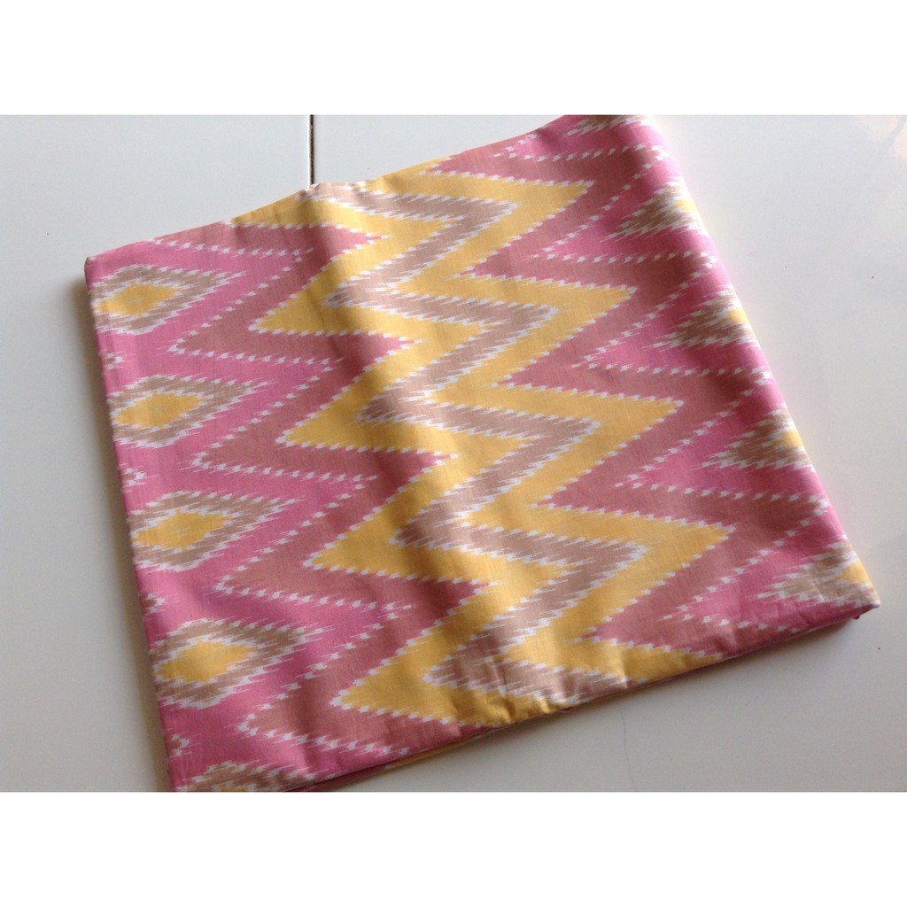Kain Batik Printing Motif Zig zag Base Pink Pastel Katun Primis Berkualitas