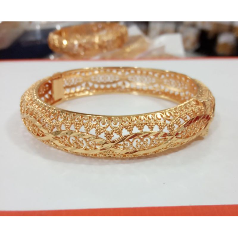 Gelang tangan bangkok titanium gold rancang bunga