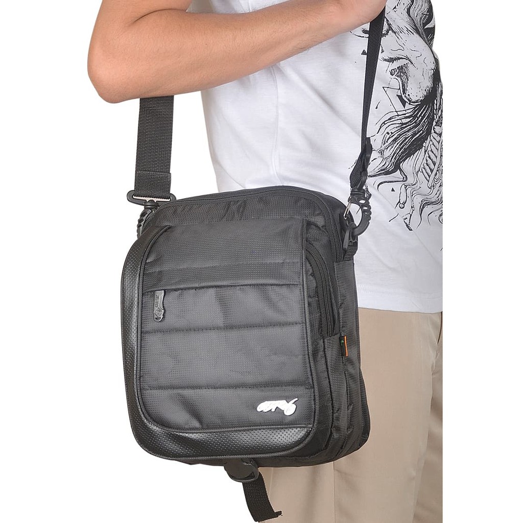 Tas Samping Slempang Pria / Tas Pinggang pria - Hitam