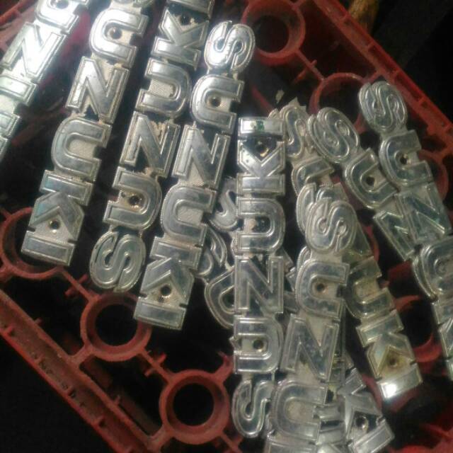 Emblem tangki  suzuki