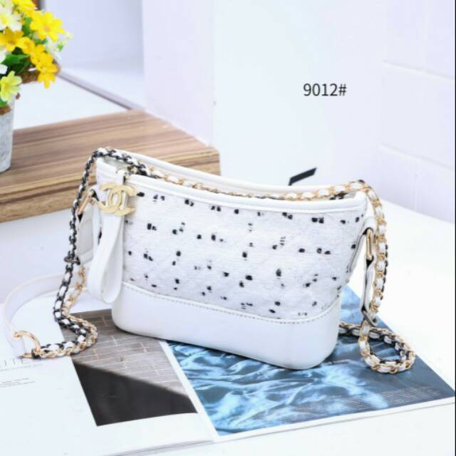 Chanel Gabrielle Tweed Bag #9012
IDR 200.000