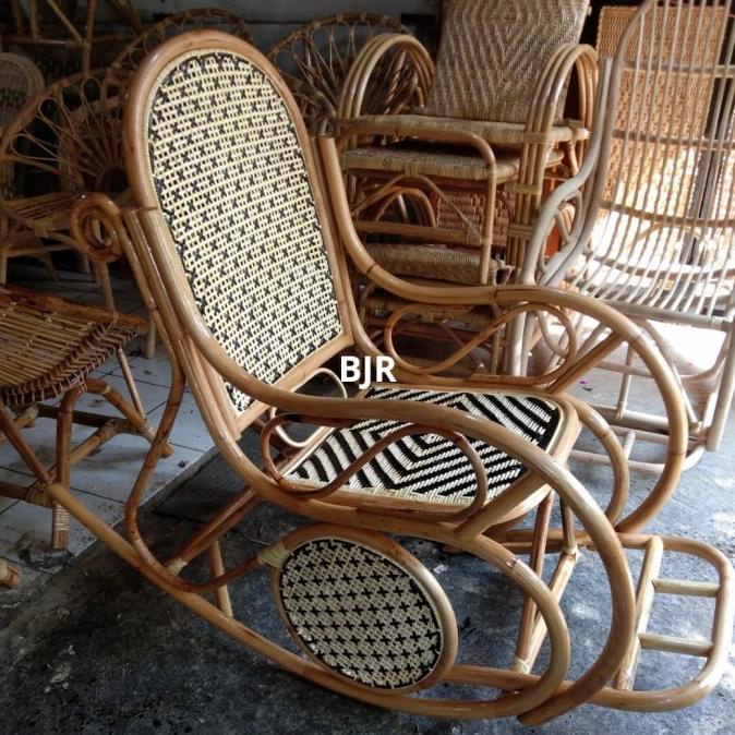 Kursi Goyang Rotan Santai Untuk Dewasa