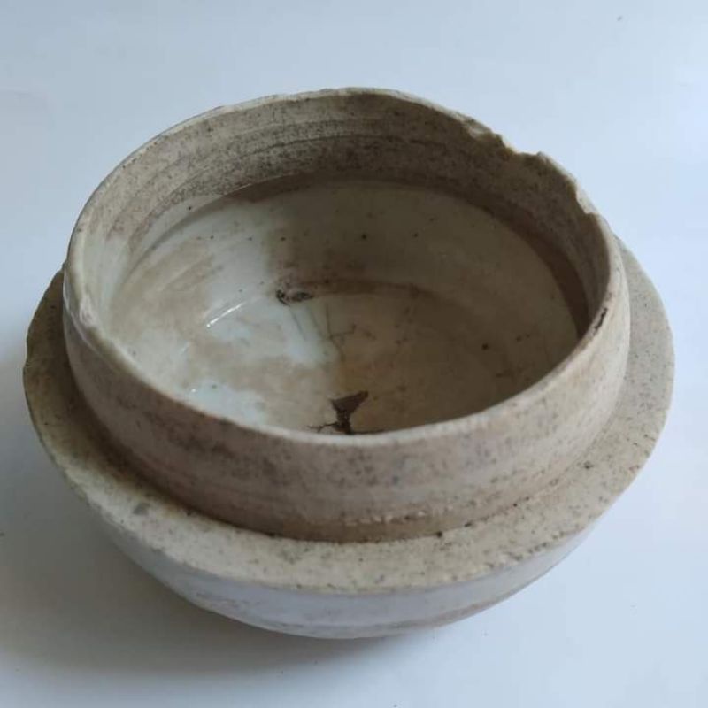 Semacam Wadah Kuno Tua Antik Bahan Keramik Temuan Darat Jatim