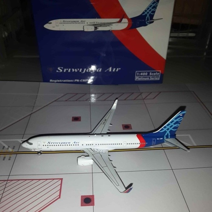 JE Pajangan Miniatur Replika Pesawat Sriwijaya Air Boeing 737-900ER PK-CMP Phoenix 1:400 Diecast