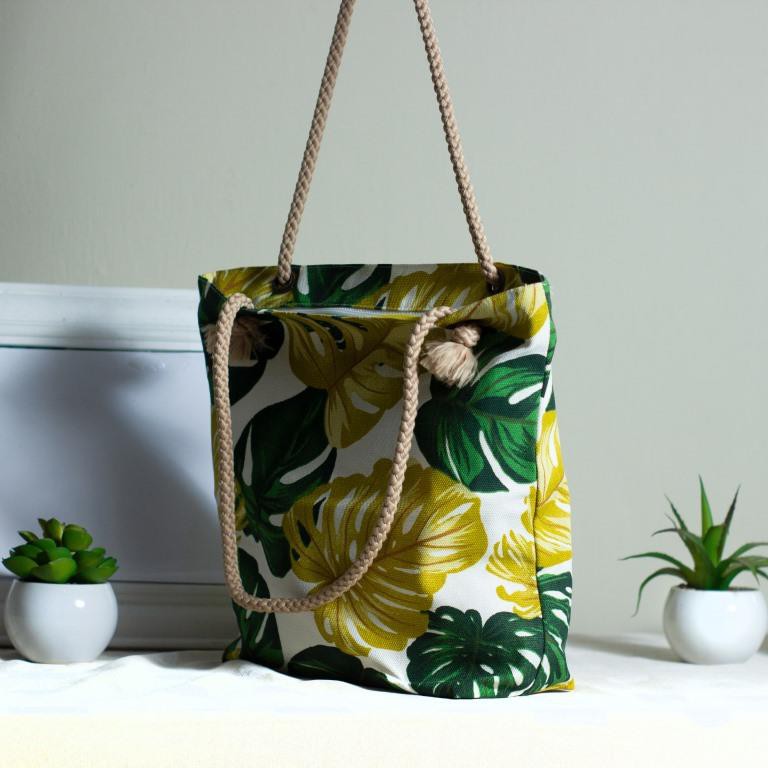 RIENS COLLECTIONS. TOTEBAG TALI KEPANG SUMBU BAHAN KANVAS MOTIF DAUN TALAS. TAS KANVAS. TAS JOGJA. SOUVENIR JOGJA