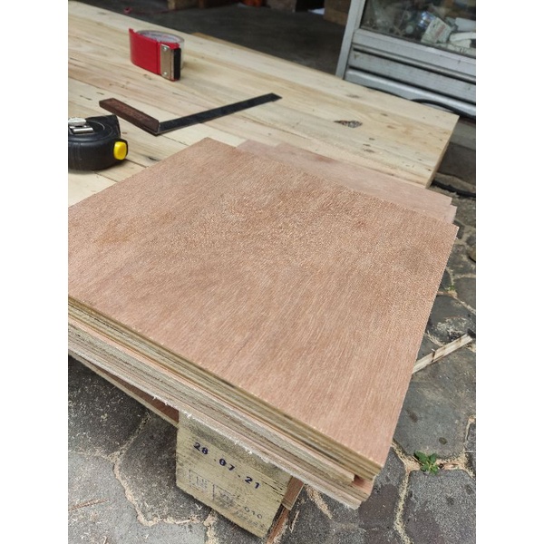 Triplek multiplek tebal 12mm berbagai ukuran