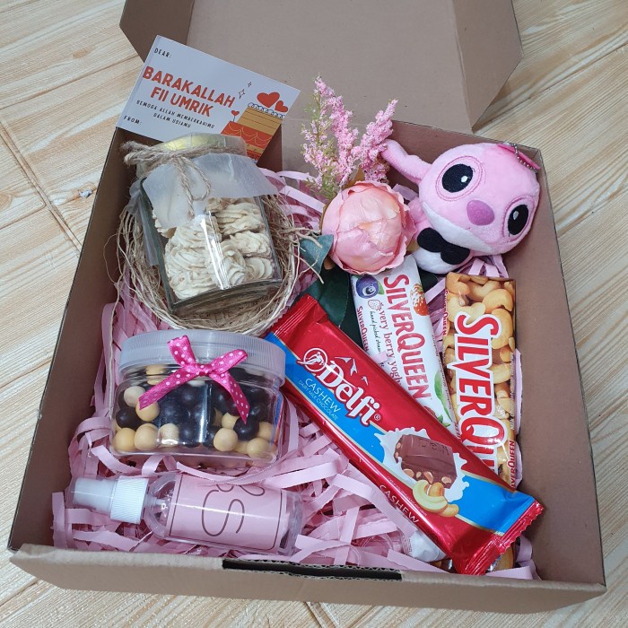 

Box hampers ulang tahun anniversary wisuda valentine pacar boneka 2