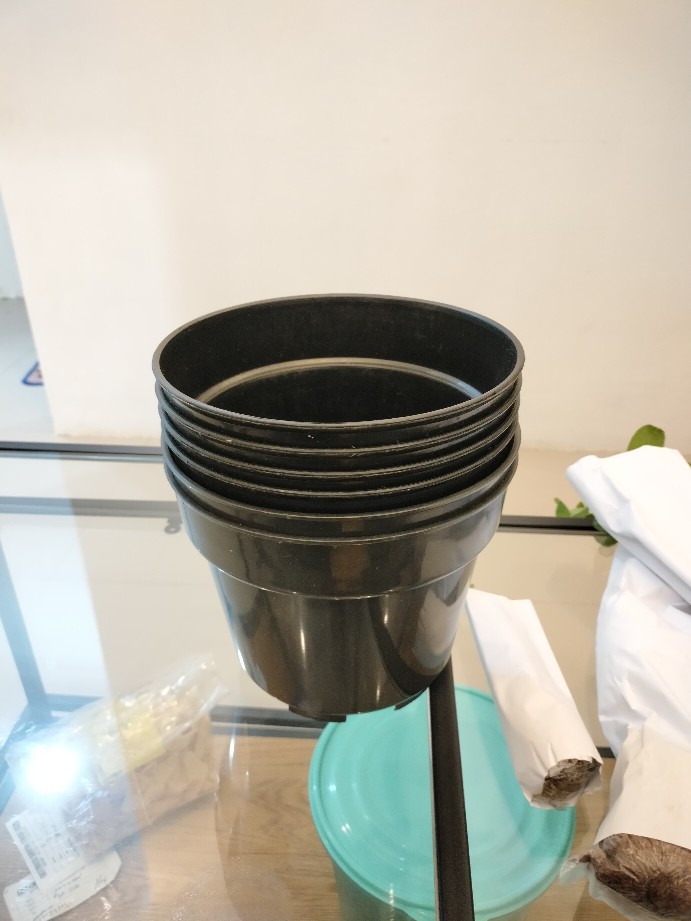 Pot Tanaman Hitam Ukuran 20 Cm