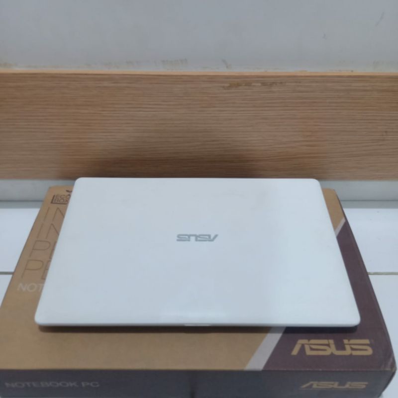 Notebook Asus intel Celeron OS. WINDOWS SIAP PAKAI FULL APLIKASI 500GB