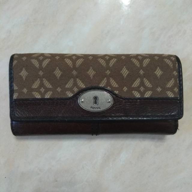 Fossil Maddox pecan wallet..SOLD