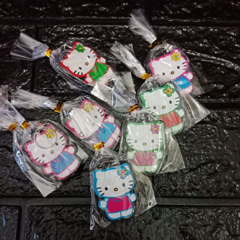 TOKOJUJUR GANTUNGAN KUNCI UNIK BENTUK CEMILAN SNACK HELLO KITTY DORAEMON-Hello kitty
