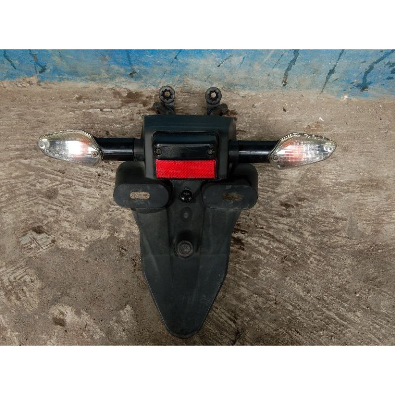 Spakbor belakang dan lampu sein honda cbr 150r k45 original