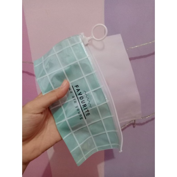 

Tempat Pensil Tempat penyimpanan