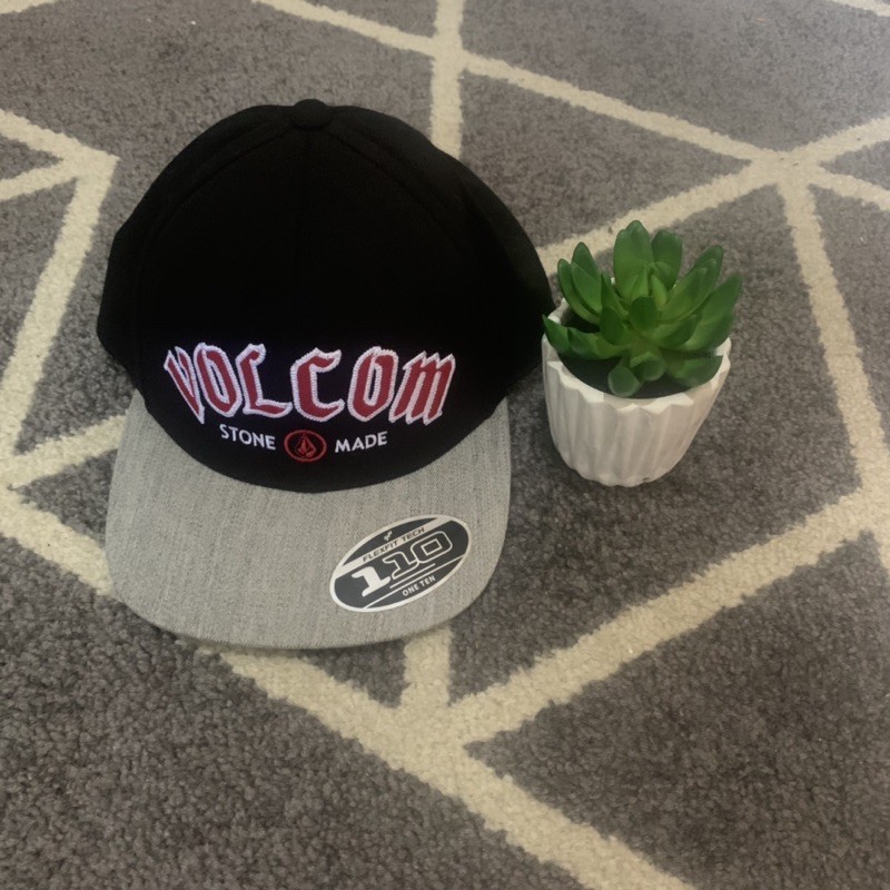 Topi volcom stone mad