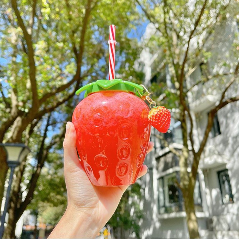 500ml strawberry straw cup plastic cup cute female handy milk tea cup portable water cup OW