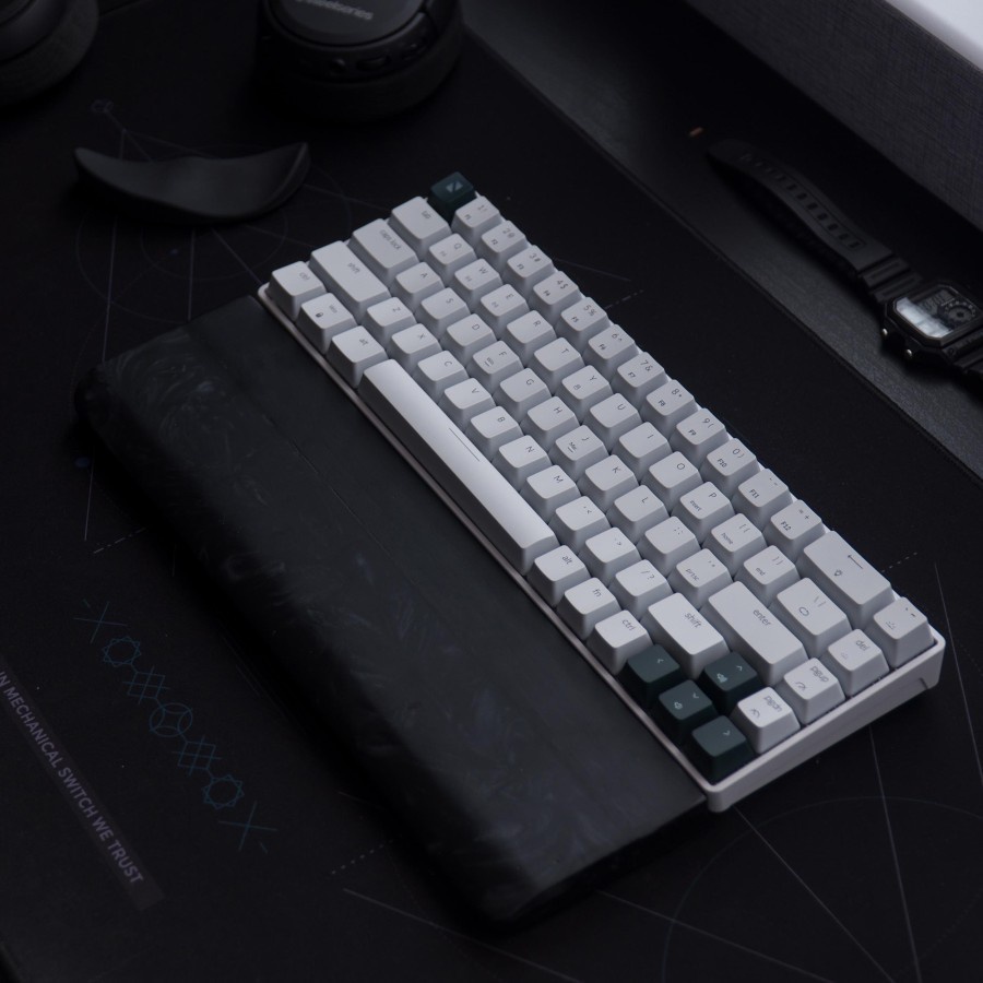 Noir Resin Wrist Pad