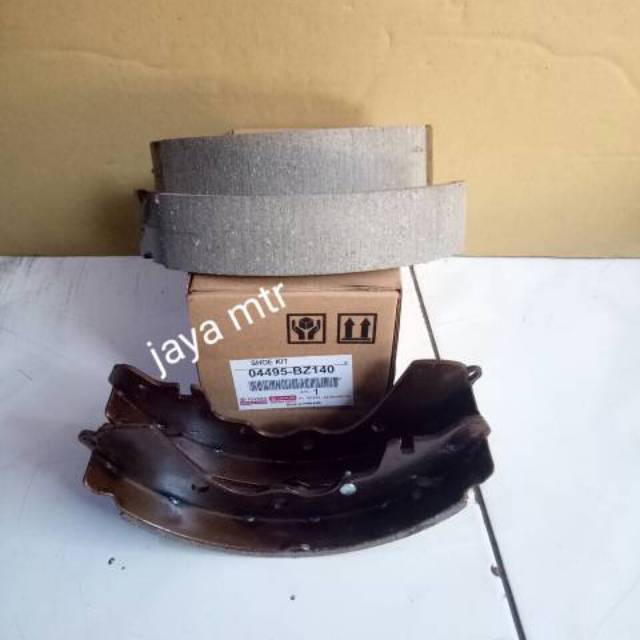 Kampas rem belakang/ brake shoe calya/sigra