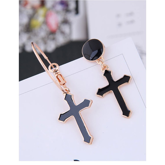 LRC Anting Tusuk Fashion Black Cross Asymmetrical Earrings A57981