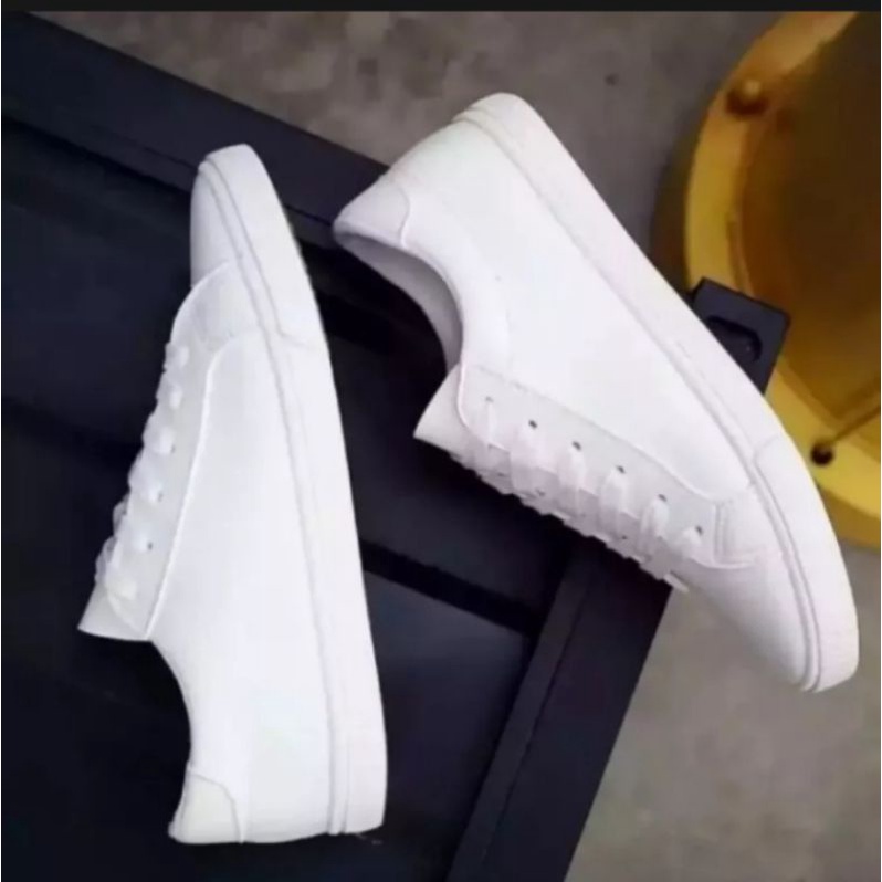 Spatu sneakrs casual full putih gratis kaos kaki sepatu pria dan wanita sepatu kets putih