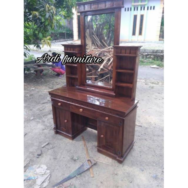 Meja rias minimalis,tolet minimalis