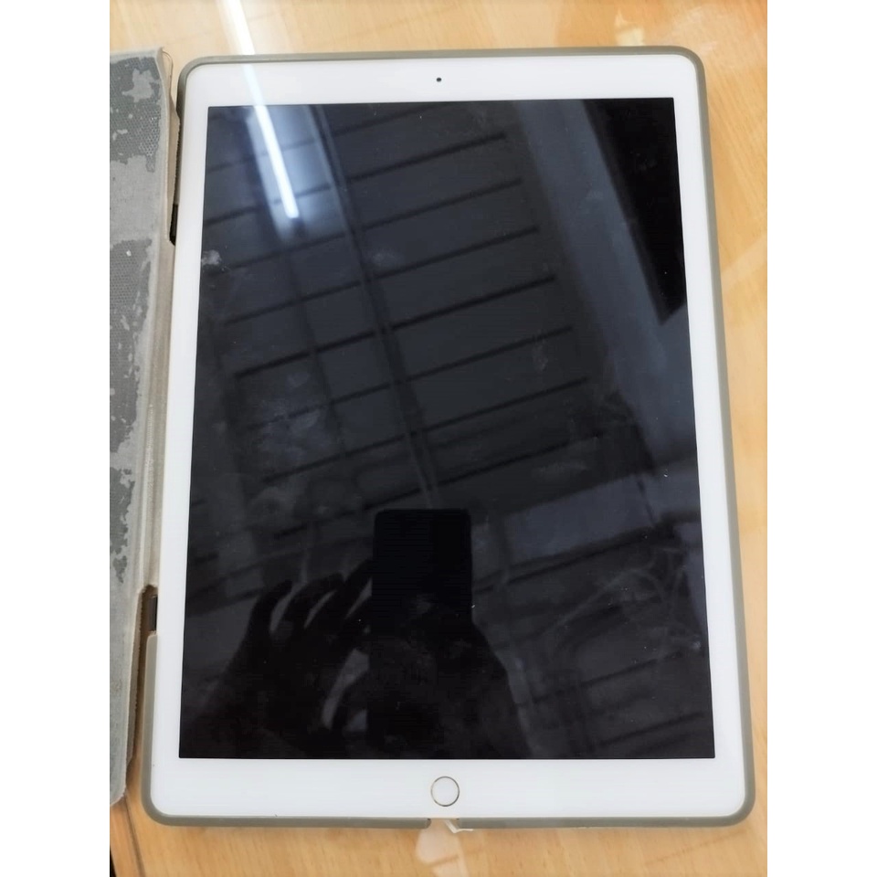 iPad Pro 12,9 inci gold 128 Gb Wfi only minus