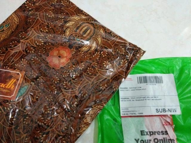 Blus Lonceng Batik Sogan Bells Trompet Atasan Seragam Kantor Kerja Wanita Vintage Ethnic Modern