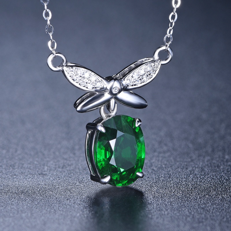 [Ready Stock]Fashion Inlaid Emerald Diamond Necklace Pendant