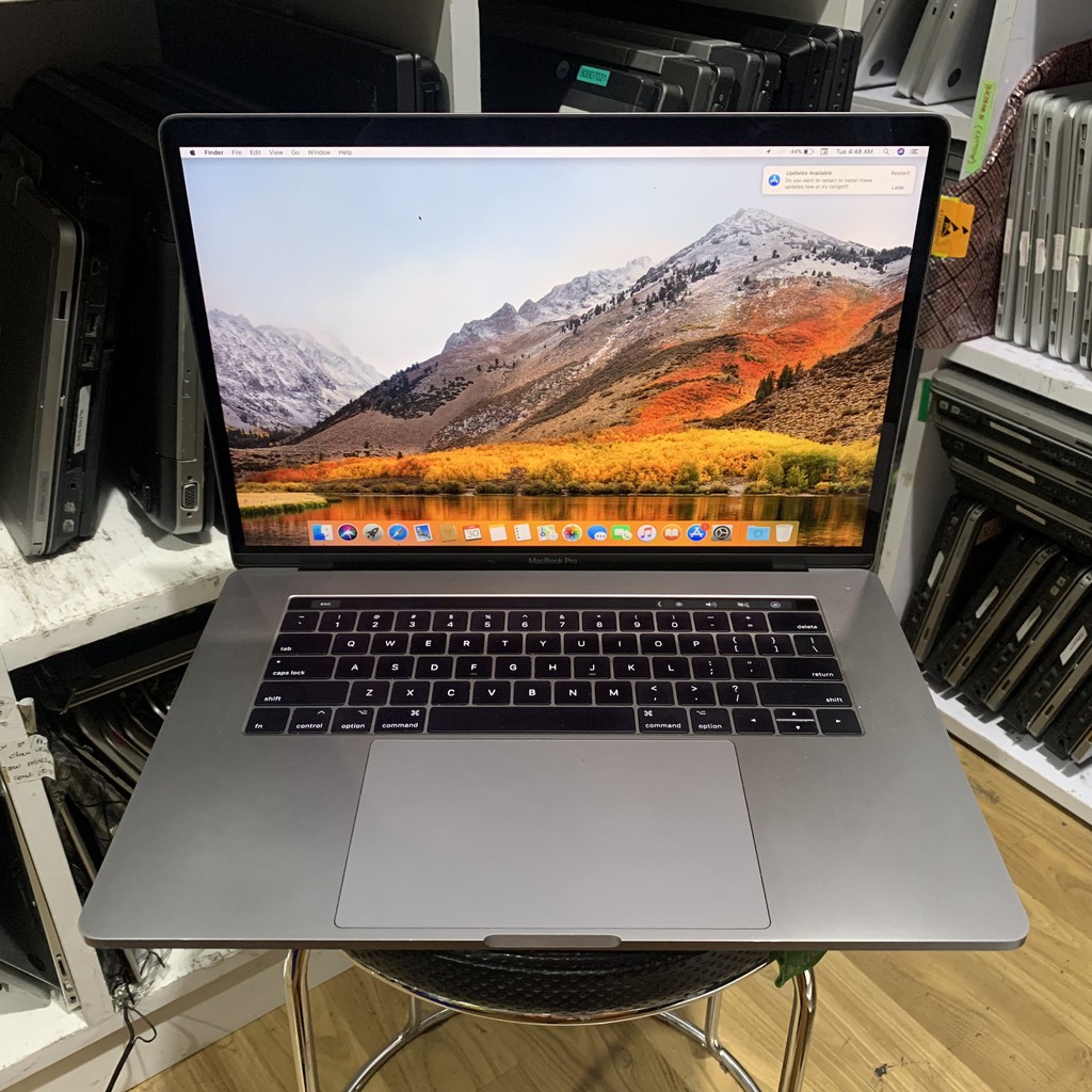 MacBook Pro Touchbar 15 inch 2017 Core i7 2.9GHz Ram 16 GB Ssd 500 GB Second Original