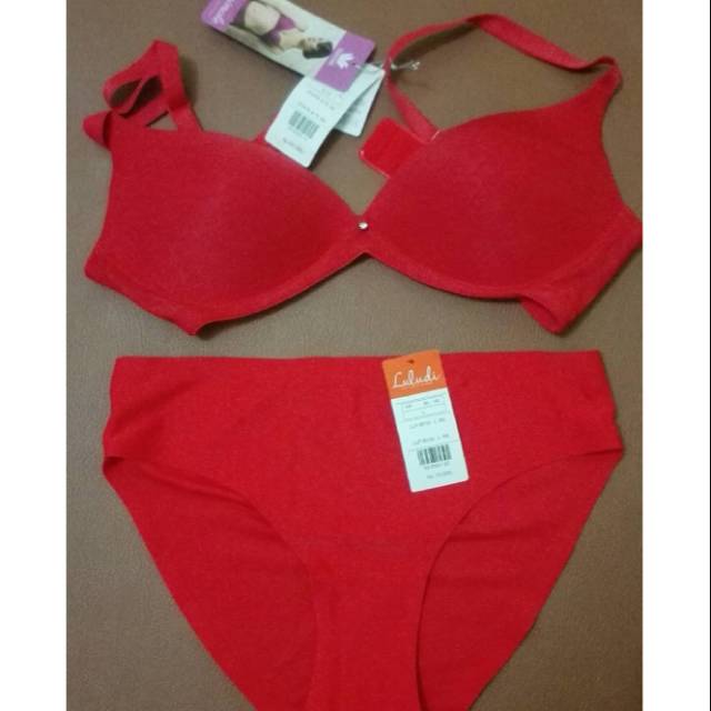 Preloved Wacoal Luludi Bra Set New