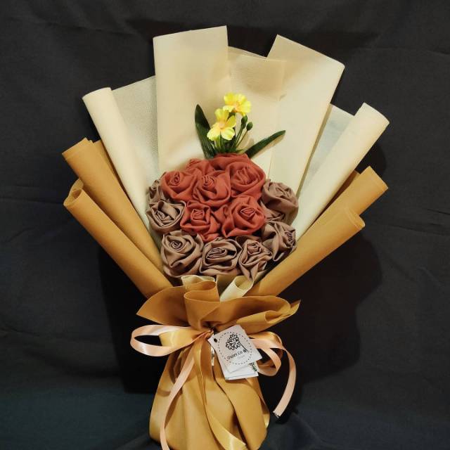 Buket hijab/buket flanel/ buket boneka/ buket wisuda// buket make up