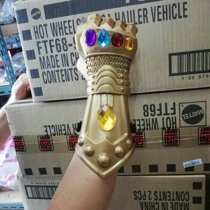 Mainan Anak Tangan Thanos atau Maianan anak Avengers Tangan Thanos