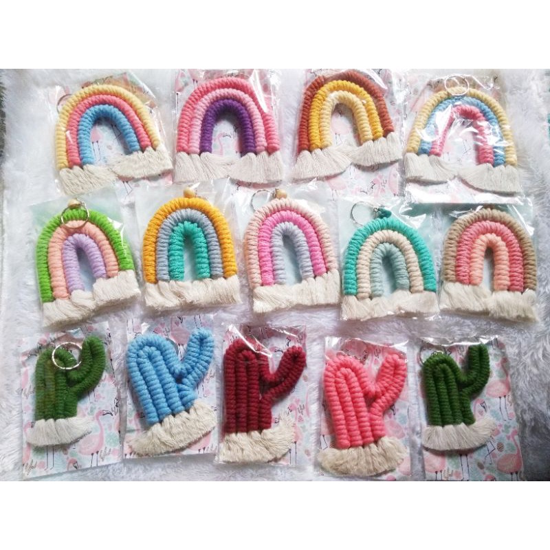 gantungan kunci rainbow macrame keychain