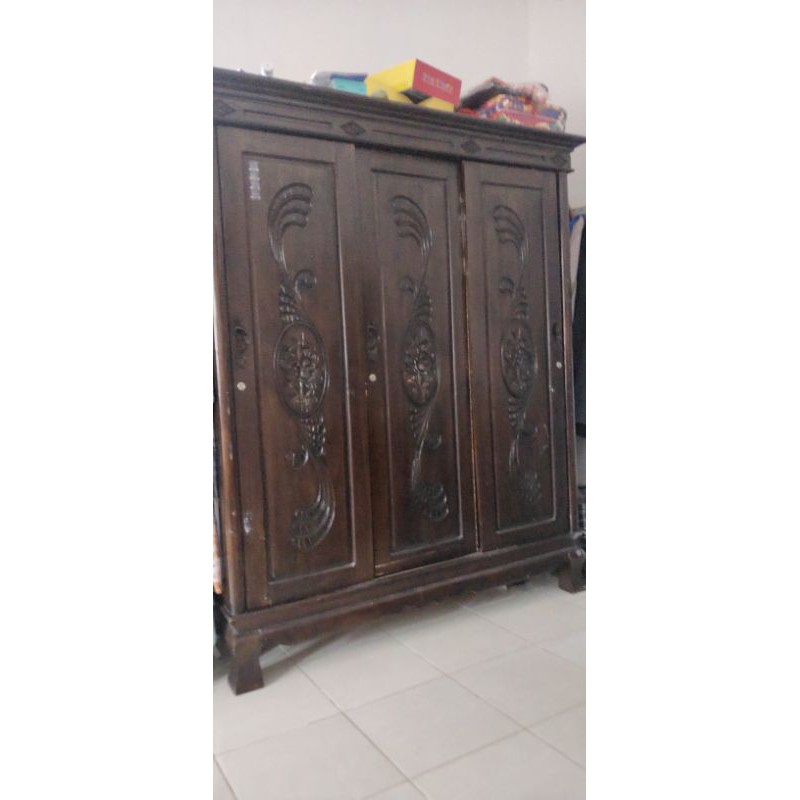 Tempat tidur jati satu set dengan lemari, meja rias dan nakas