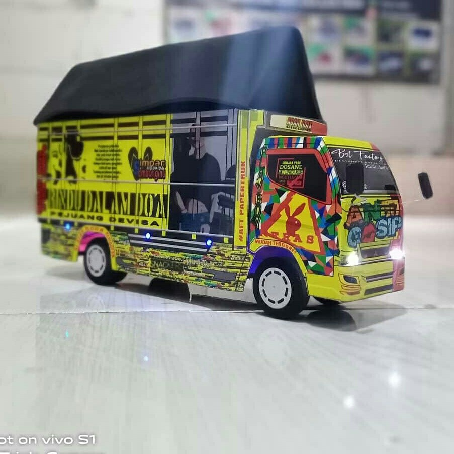 Miniatur Truk Oleng Anti Gosip