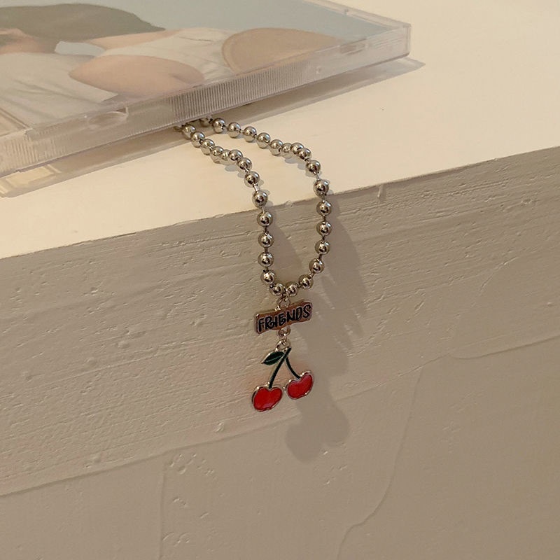 Kalung Rantai Dengan Liontin Buah Ceri Simpel Untuk Wanita