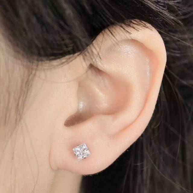 Anting giwang permata diamond kotak tahan karat  jaminan 100℅