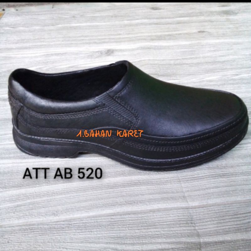 Sepatu Pantofel Karet Pria ATT AB 520 Hitam